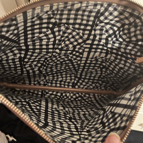 MCM Metallic Visetos Reversible Tote W/ Smaller  Pouch Included ✨AUTHENTIC✨ - Picture 9 of 13